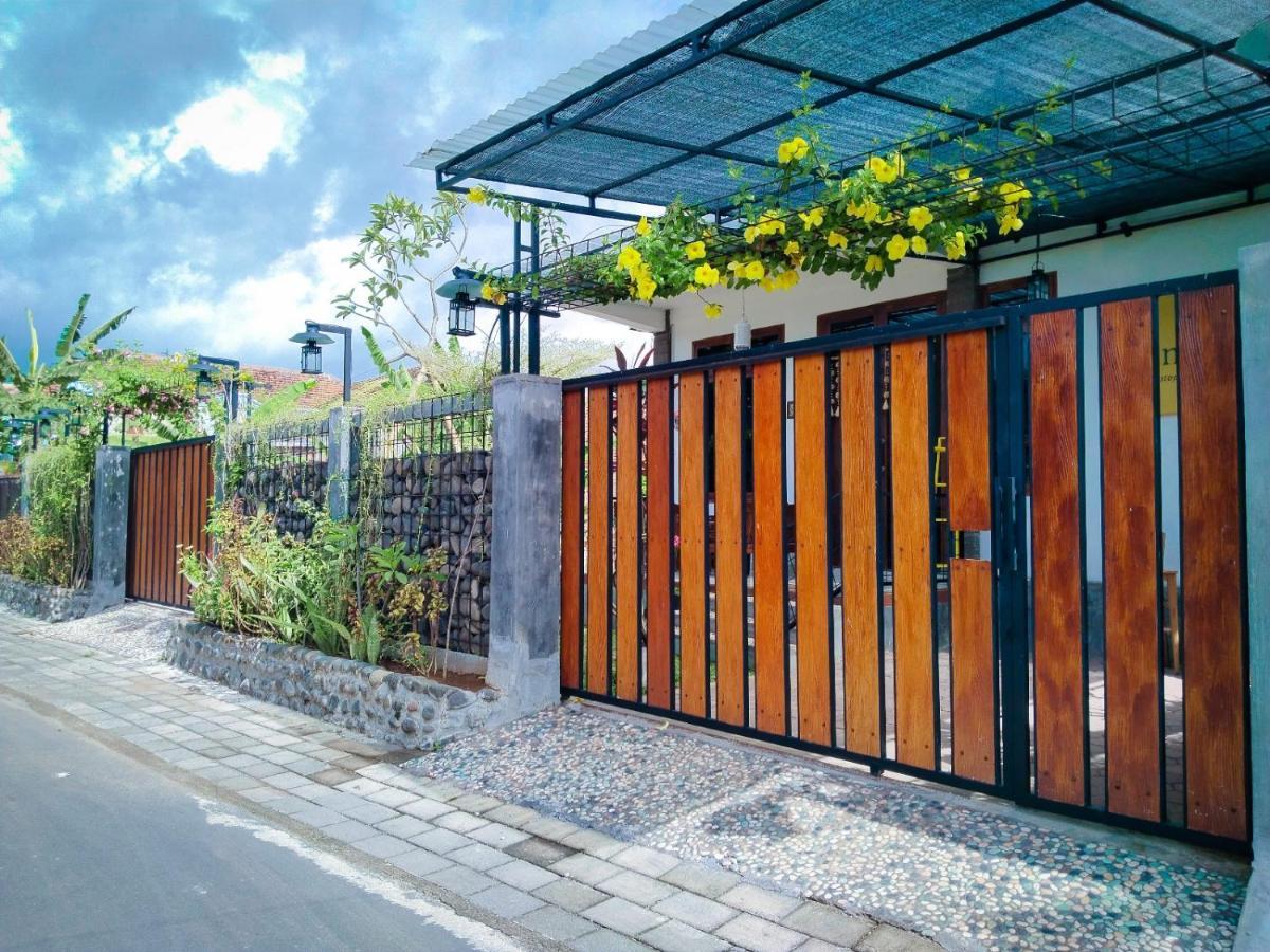 Inn House Homestay Dadapan Buitenkant foto