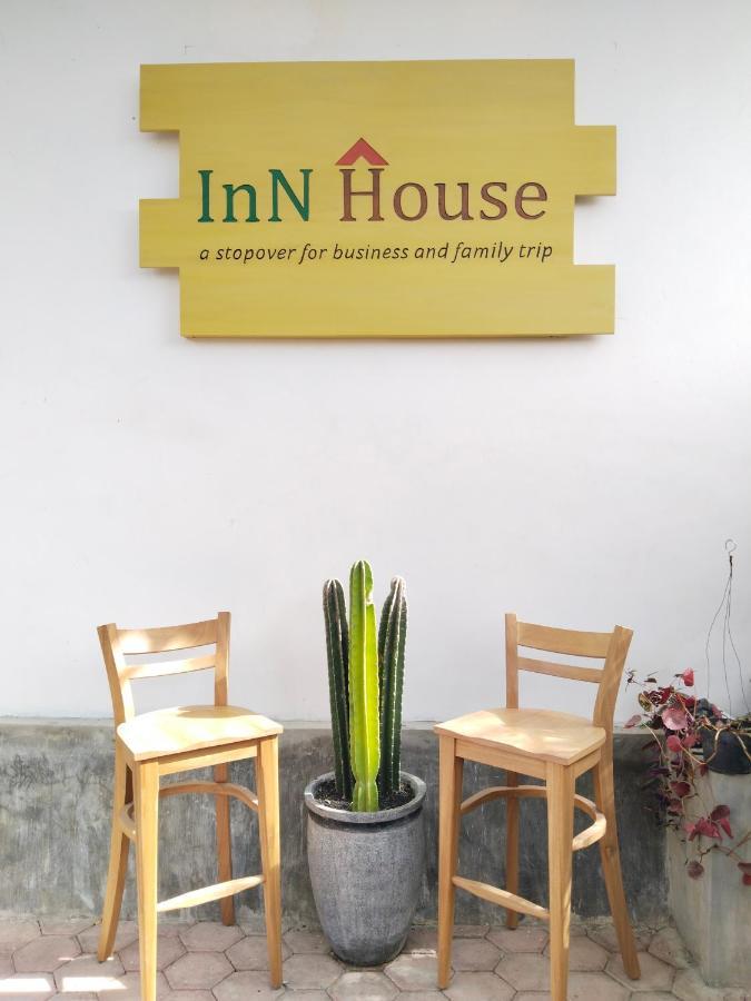 Inn House Homestay Dadapan Buitenkant foto