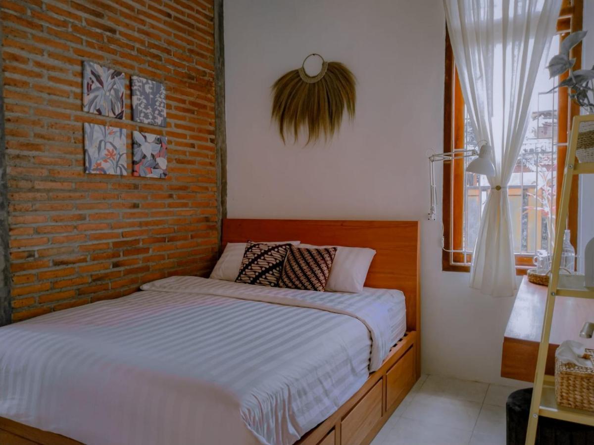 Inn House Homestay Dadapan Buitenkant foto