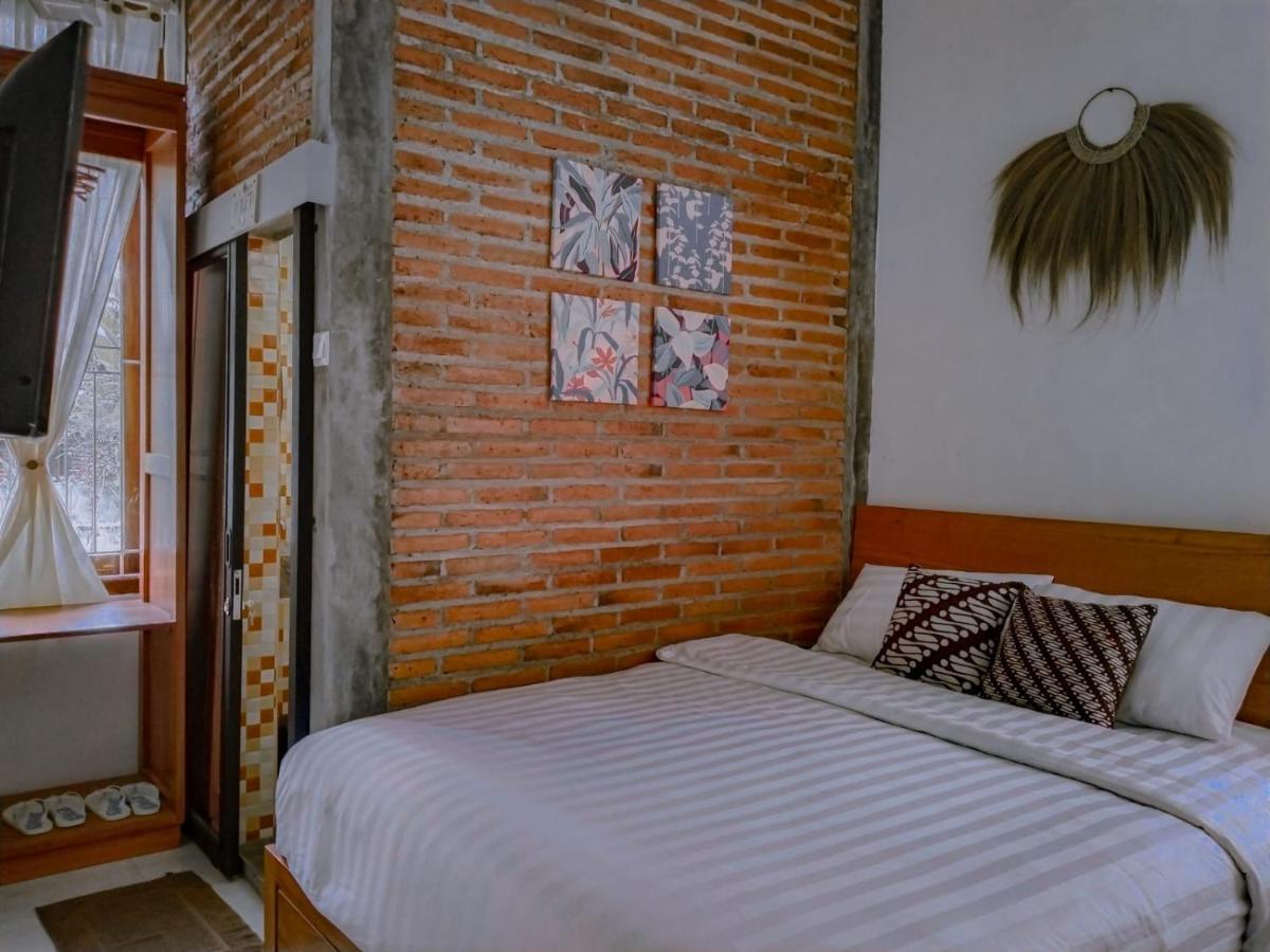 Inn House Homestay Dadapan Buitenkant foto