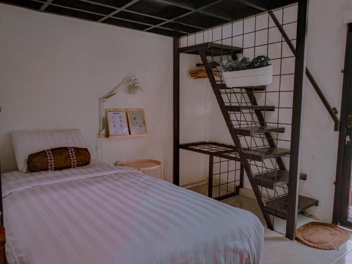 Inn House Homestay Dadapan Buitenkant foto
