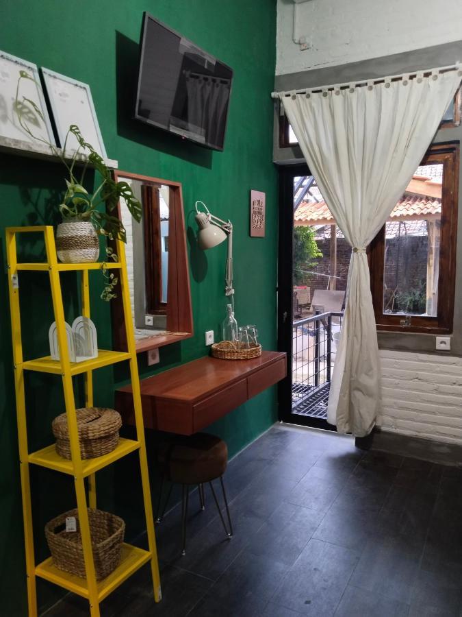 Inn House Homestay Dadapan Buitenkant foto