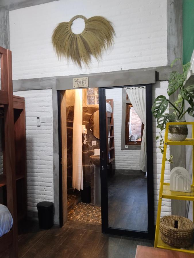 Inn House Homestay Dadapan Buitenkant foto