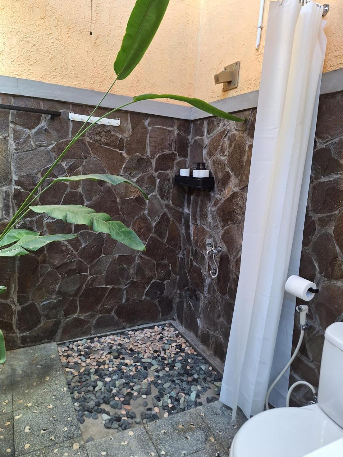 Inn House Homestay Dadapan Buitenkant foto