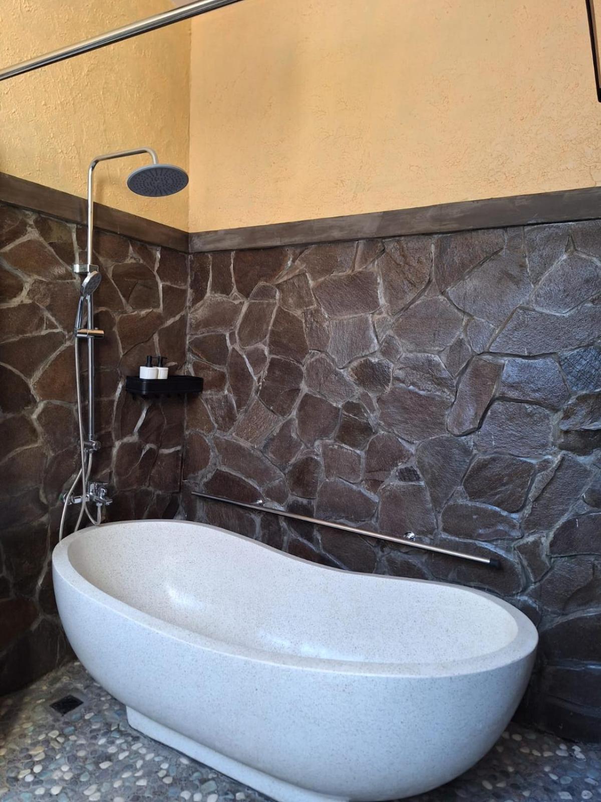 Inn House Homestay Dadapan Buitenkant foto