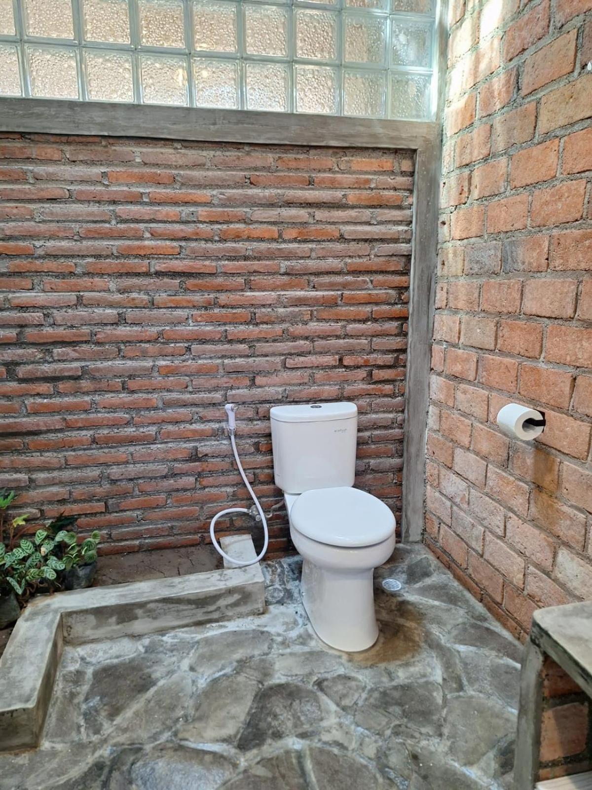 Inn House Homestay Dadapan Buitenkant foto
