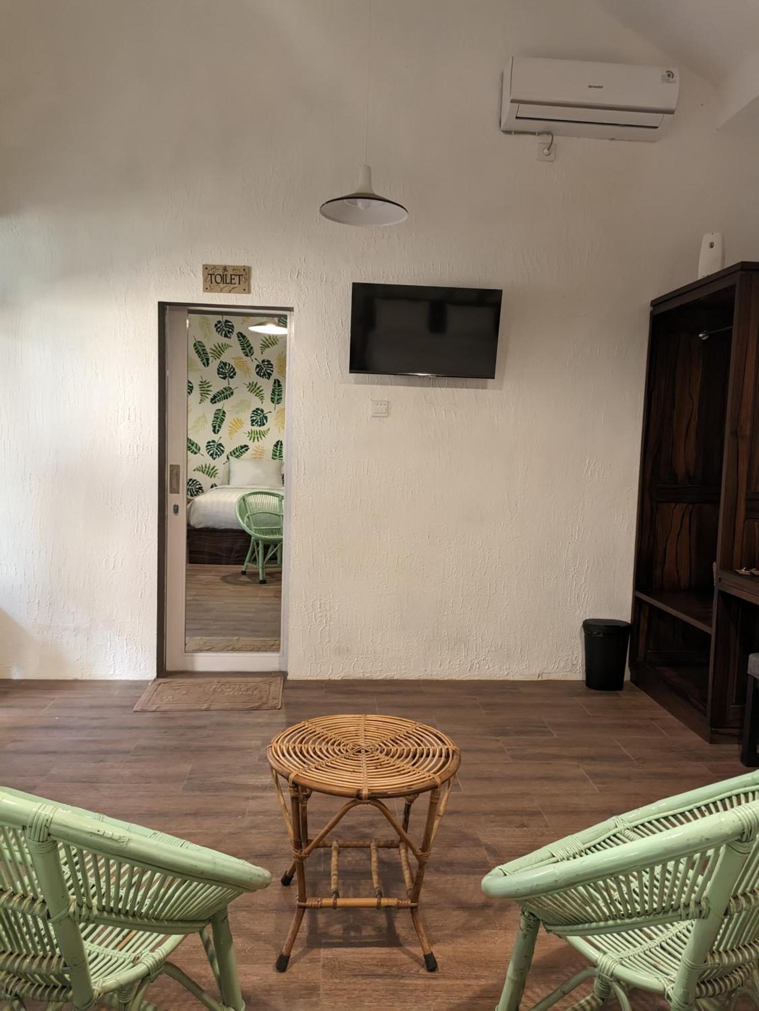 Inn House Homestay Dadapan Buitenkant foto