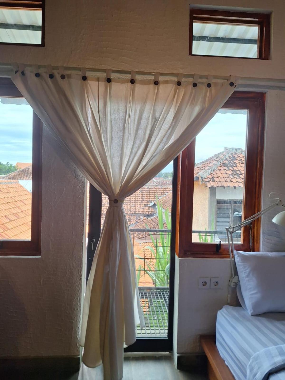 Inn House Homestay Dadapan Buitenkant foto