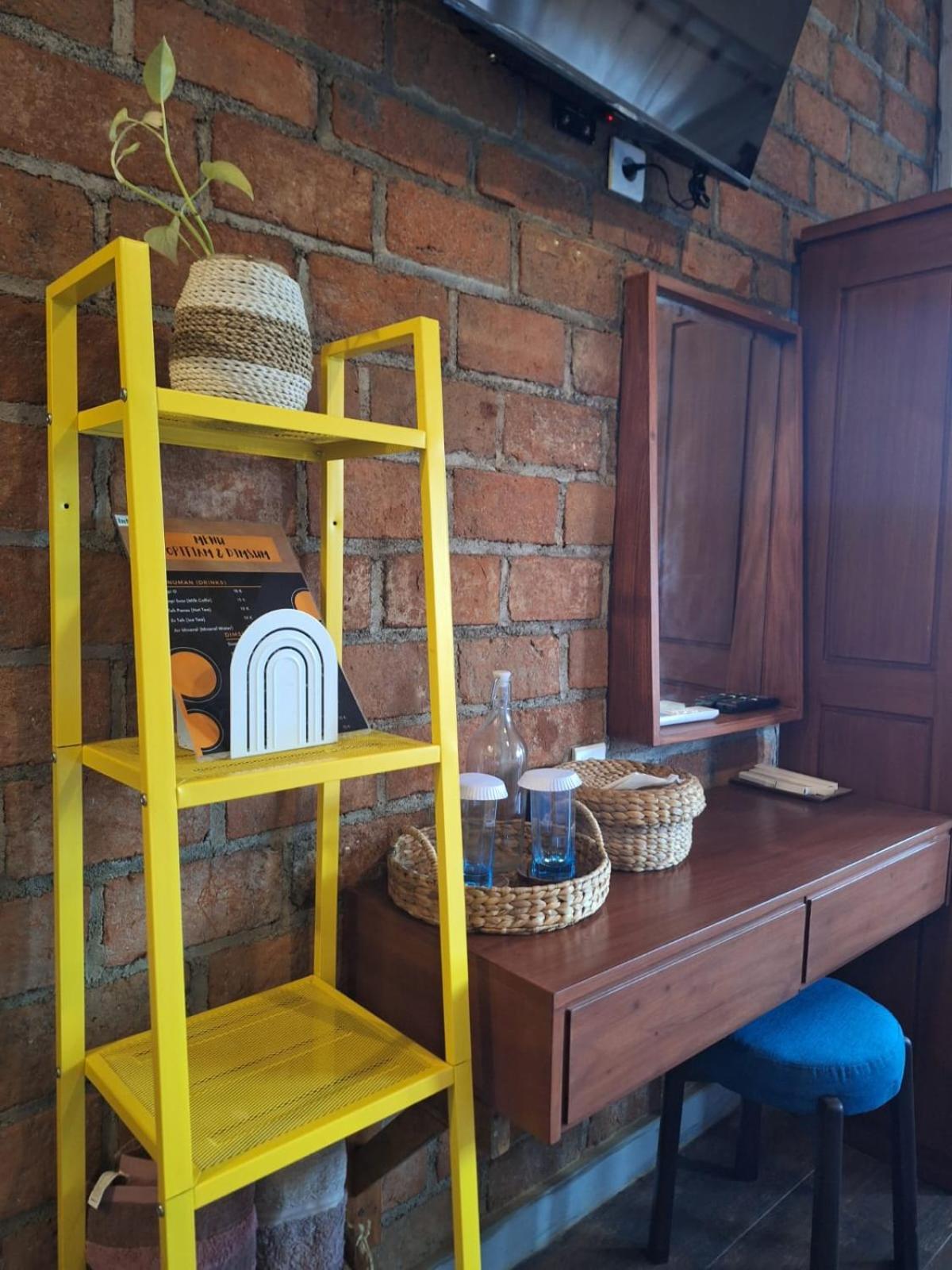 Inn House Homestay Dadapan Buitenkant foto